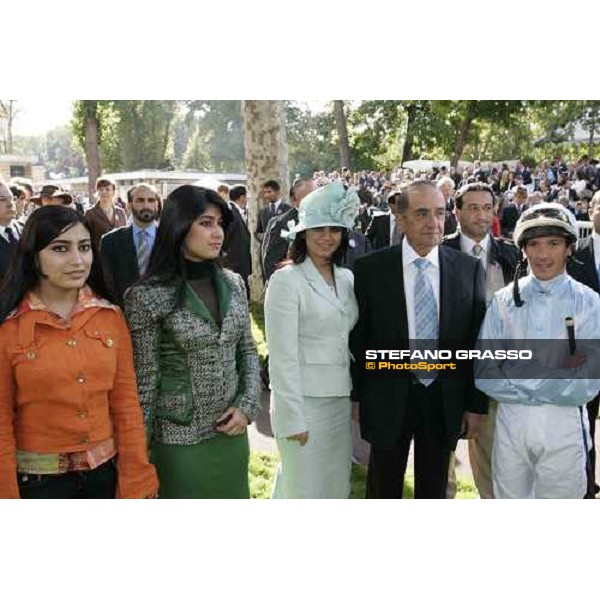Frankie Dettori with Sheik MAktoum Al Maktoum in the parade ring of Prix MArcel Boussac-Crtiterium PAris, Longchamp, 2nd october 2005 ph. Stefano Grasso