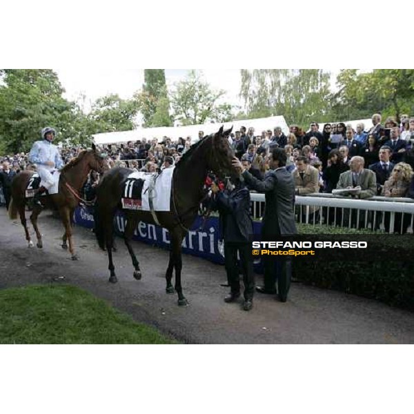 Andrea Rossi and Sabana Perdida in the parade ring of Prix Marcel Boussac-Crtiterium Paris Longchamp, 2nd october 2005 ph. Stefano Grasso