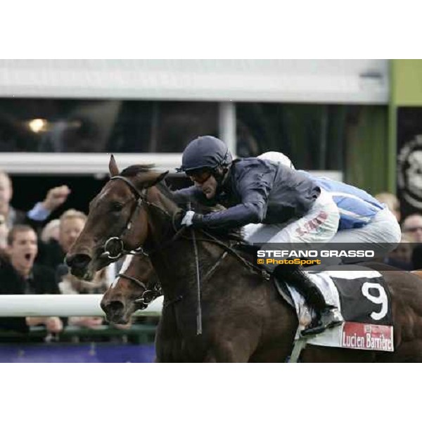 Kieren Fallon on Rumplestiltskin wins Prix MArcel Boussac-Crtiterium PAris, Longchamp, 2nd october 2005 ph. Stefano Grasso