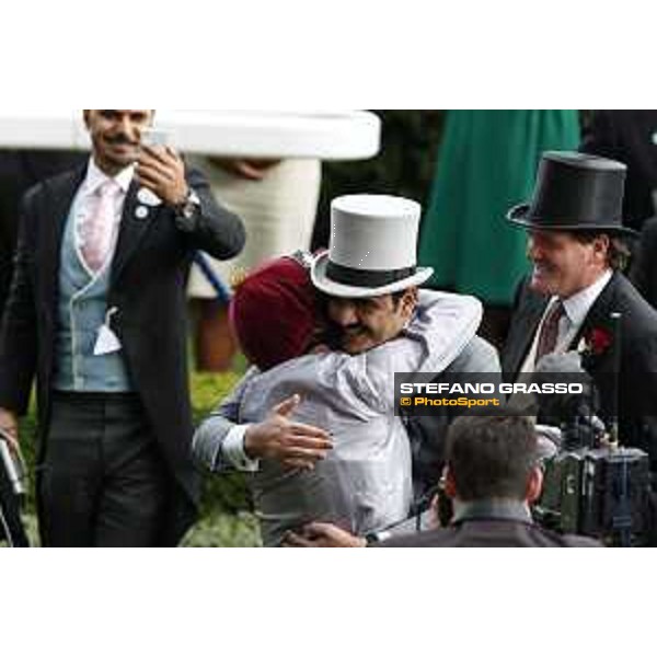 Frankie Dettori embraces Sheikh Joaan bin Hamad bin Khalifa Al-Thani Ascot - Royal Ascot Second day,17th june 2015 ph.Stefano Grasso