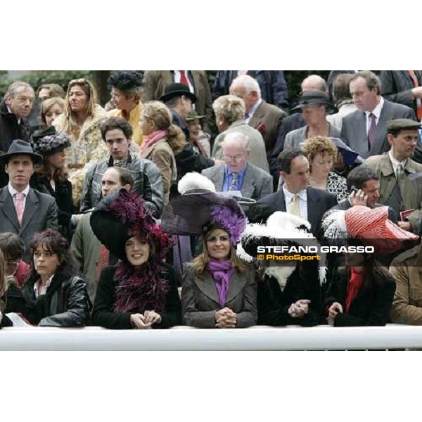 racegoers at Longchamp PAris, Longchamp, 2nd october 2005 ph. Stefano Grasso