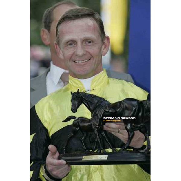 Kevin Darley winner with Kinnaird of Prix de l \'Operˆ PAris, Longchamp, 2nd october 2005 ph. Stefano Grasso