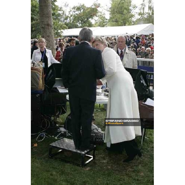 Claire Balding and Willie Carlson BBC\'s commentators PAris, Longchamp, 2nd october 2005 ph. Stefano Grasso