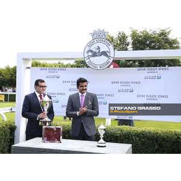 Sheikh Joaan bin Hamad bin Khalifa Al Thani presents the trophy of the Sussex Stakes Goodwood and 29th july 2015 ph.Stefano Grasso/QEF