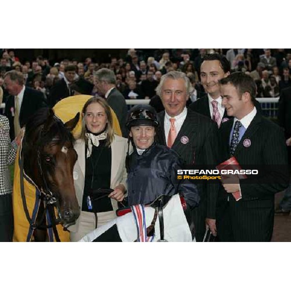 winning connection of Prix Jean-Luc Lagardere won by Kieren Fallon with Horatio Nelson Paris Longchamp, 2nd october 2005 ph. Stefano Grasso