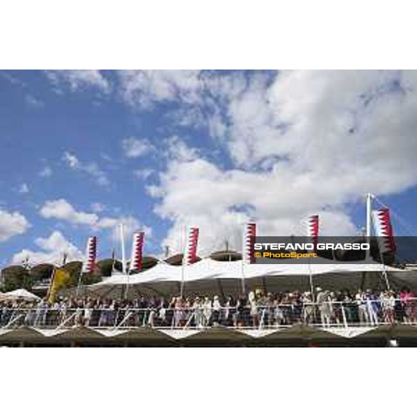 Goodwood - QATAR Goodwood Festival Grandstand and racegoers of the QATAR Goodwood Cup Goodwood,30th july 2015 ph.Stefano Grasso/QEF