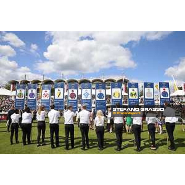 Goodwood - QATAR Goodwood Festival Grandstand and racegoers of the QATAR Goodwood Cup Goodwood,30th july 2015 ph.Stefano Grasso/QEF