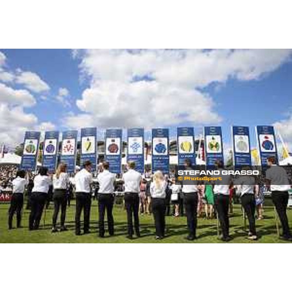 Goodwood - QATAR Goodwood Festival Grandstand and racegoers of the QATAR Goodwood Cup Goodwood,30th july 2015 ph.Stefano Grasso/QEF
