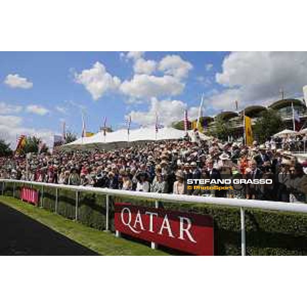 Goodwood - QATAR Goodwood Festival Grandstand and racegoers of the QATAR Goodwood Cup Goodwood,30th july 2015 ph.Stefano Grasso/QEF