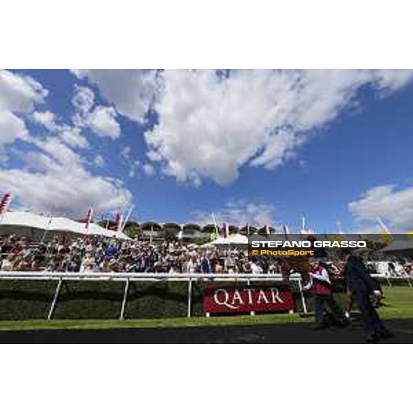 Goodwood - QATAR Goodwood Festival Grandstand and racegoers of the QATAR Goodwood Cup Goodwood,30th july 2015 ph.Stefano Grasso/QEF