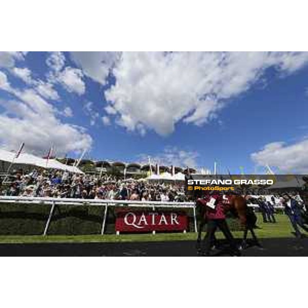 Goodwood - QATAR Goodwood Festival Grandstand and racegoers of the QATAR Goodwood Cup Goodwood,30th july 2015 ph.Stefano Grasso/QEF