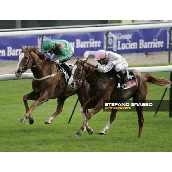 Christophe Soumillon on Oiseau Rare wins the Prix de Royallieu Hotel du Golf Barriere beating Mick Kinane on Kastoria Paris Longchamp, 1st october 2005 ph. Stefano Grasso