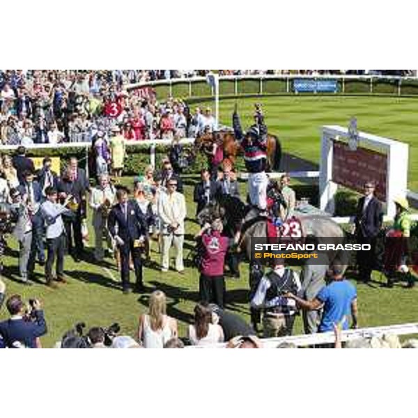 Goodwood - QATAR Goodwood Festival Frankie Dettori performs his trademark dismount from Magical Memory after winning the QATAR Steward\'s Cup Goodwood,1st august 2015 ph.Stefano Grasso/QEF