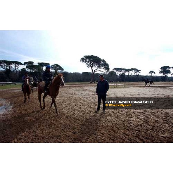 trainer Valfredo Valiani and his team during morning works at Pisa San Rossore march 11 2004 ph. Stefano Grasso