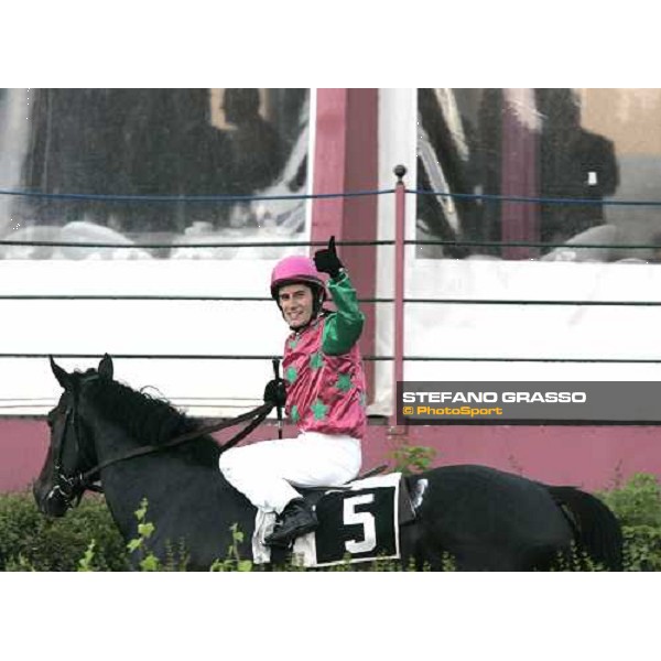 coming back for Mirco Demuro on Erasmus winner of the Premio Flossy on the new all-weather race track at Capannelle Rome, 7th october 2005 ph. Stefano Grasso