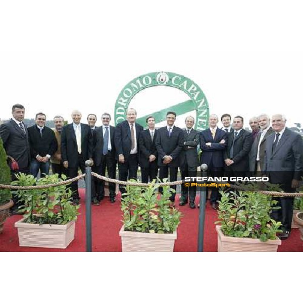 Mr. Enzo Mei, President of Capannelle racetrack, Ing. Tomaso Grassi, dott. Elio Pautasso, Mr. Graham Potter in a group photo of the team of the new all-weather race track at Capannelle, Rome, 7th october 2005 ph. Stefano Grasso