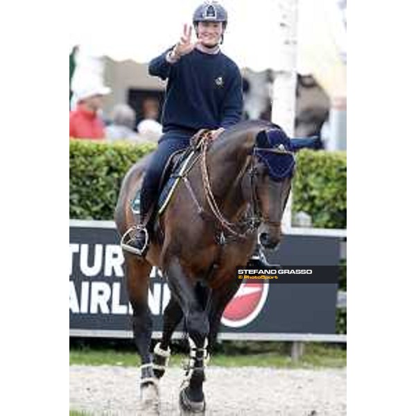 Aachen - FEI European Championships 2015 Team Italia Loro Piana warming up Lorenzo De Luca on Erco Van\'T Roosakker Aachen,18th August 2015 ph.Stefano Grasso/Loro Piana
