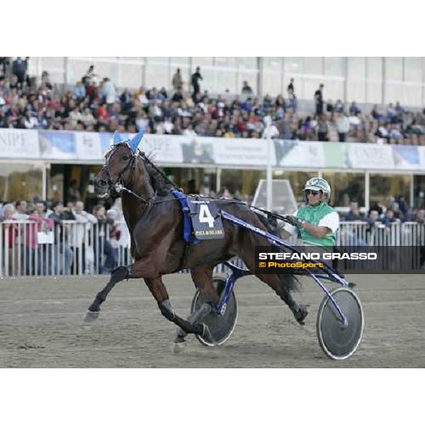 Peppino Maisto with Fairbank Gi, winners of 78¡ Derby Italiano del trotto Roma Tordivalle 9th october 2005 ph. Stefano Grasso