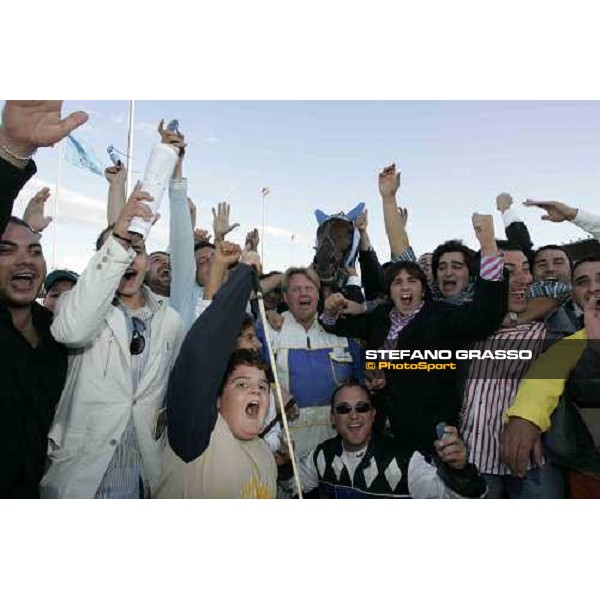 the happiness of the fans of Fairbank Gi, winner of 78¡ Derby Italiano del trotto Roma Tordivalle 9th october 2005 ph. Stefano Grasso