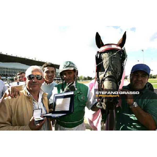 Peppino Maisto with Fantastica Star and the connection of Stabler Gap 97 in the parade ring of Oaks del Trotto Roma Tordivalle 9th october 2005 ph. Stefano Grasso