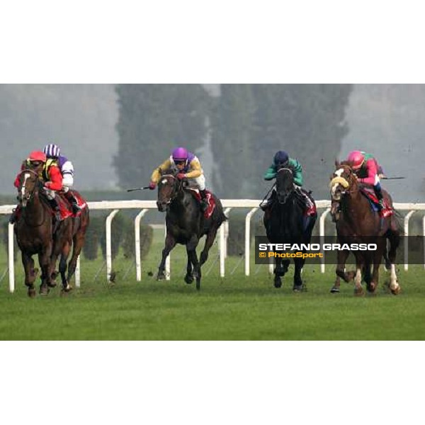 at last few meters to the winning post Anna Monda (left) leads on Martillo and Altieri in the Premio Vittorio di Capua Milan, 15th october 2005 ph. Stefano Grasso