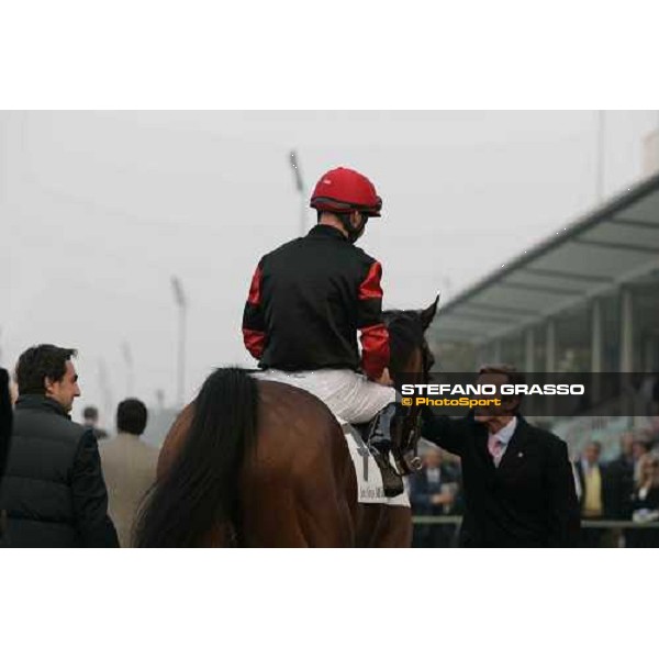 Sergio Rossi welcomes his Oh Dylan Boy in the winner circle of Premio Carlo Porta Milan, 15th october 2005 ph. Stefano Grasso