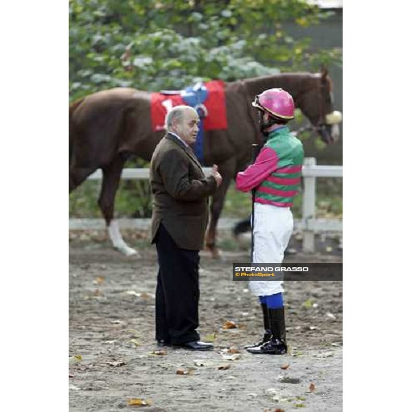 Vittorio Caruso and Mariolino Espostio with Altieri in the background, in the pre parade ring of Premio Vittorio di Capua Milan, 15th october 2005 ph. Stefano Grasso