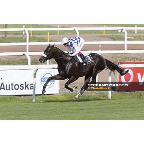 Umberto Rispoli and Kaspersky win the Premio Orsa Maggiore Rome,Capannelle racecourse,08/09/2015 ph.Stefano Grasso
