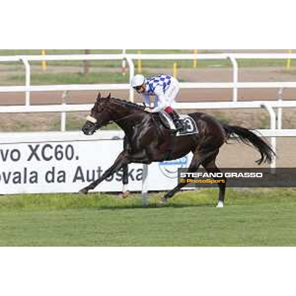 Umberto Rispoli and Kaspersky win the Premio Orsa Maggiore Rome,Capannelle racecourse,08/09/2015 ph.Stefano Grasso