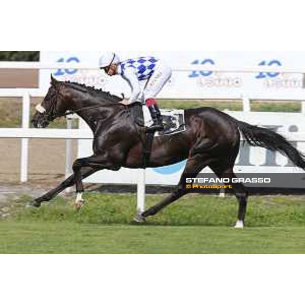 Umberto Rispoli and Kaspersky win the Premio Orsa Maggiore Rome,Capannelle racecourse,08/09/2015 ph.Stefano Grasso