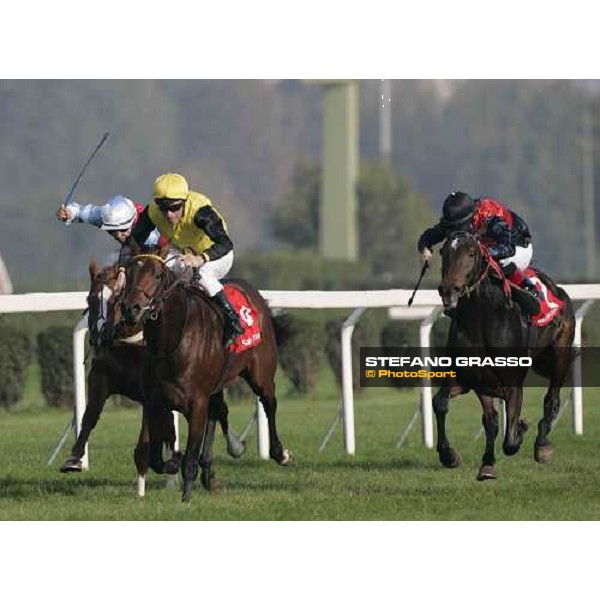 last few meters to the line for William Mongil on Lateral winners of the Gran Criterium Milan, 16th october 2005 ph. Stefano Grasso