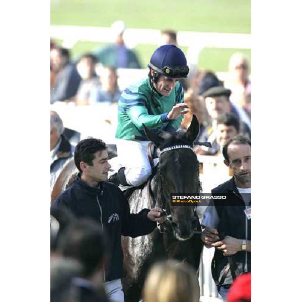 Mirco Demuro on Vettori Loose after winning the Premio MAdonnina Milan, 16th october 2005 ph. Stefano Grasso