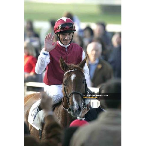 Frankie Dettori on Needlecraft enters in the winner circle after winning the Premio Sergio Cumani Milan, 16th october 2005 ph. Stefano Grasso