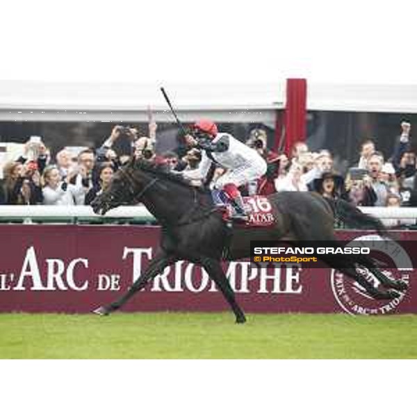 Frankie Dettori on Golden Horn wins the 94° Qatar Prix de l\'Arc de Triomphe Paris,4th october 2015 ph.Stefano Grasso
