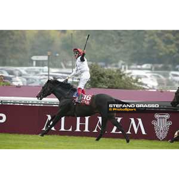 Frankie Dettori and Golden Horn winners of the 94° Qatar Prix de l\'Arc de Triomphe Paris,4th october 2015 ph.Stefano Grasso
