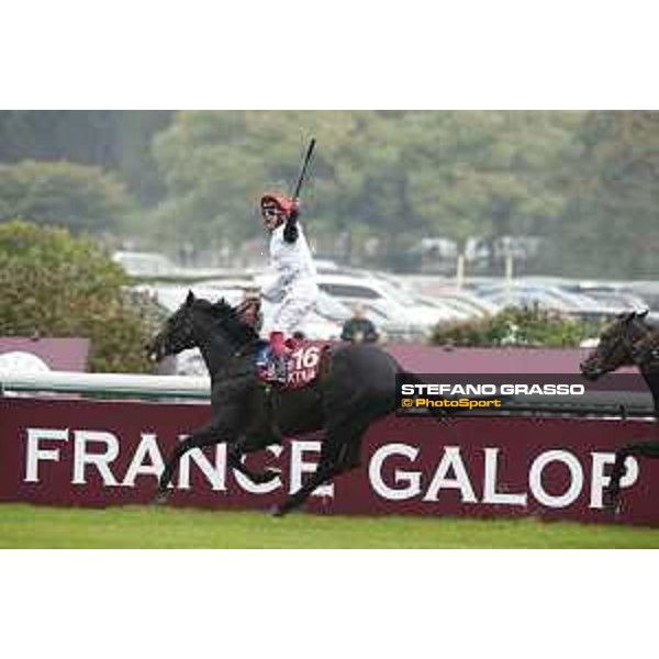 Frankie Dettori and Golden Horn winners of the 94° Qatar Prix de l\'Arc de Triomphe Paris,4th october 2015 ph.Stefano Grasso