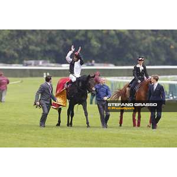 Frankie Dettori and Golden Horn winners of the 94° Qatar Prix de l\'Arc de Triomphe Paris,4th october 2015 ph.Stefano Grasso