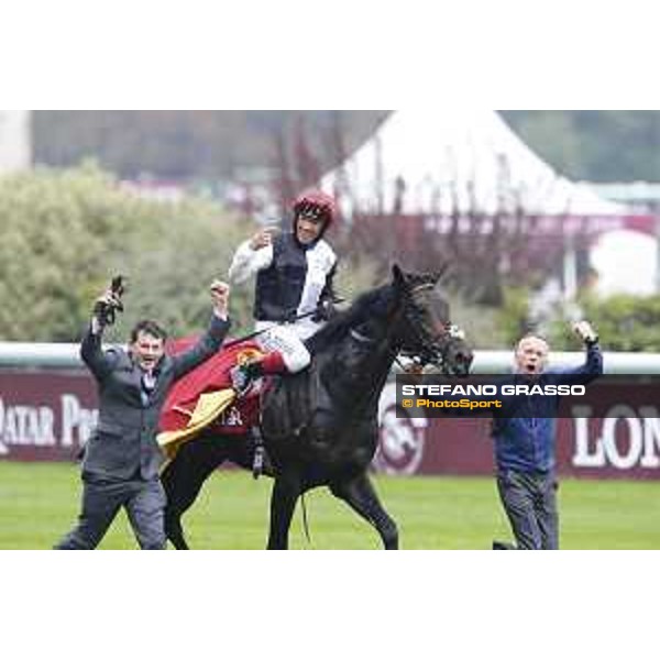 Frankie Dettori and Golden Horn winners of the 94° Qatar Prix de l\'Arc de Triomphe Paris,4th october 2015 ph.Stefano Grasso