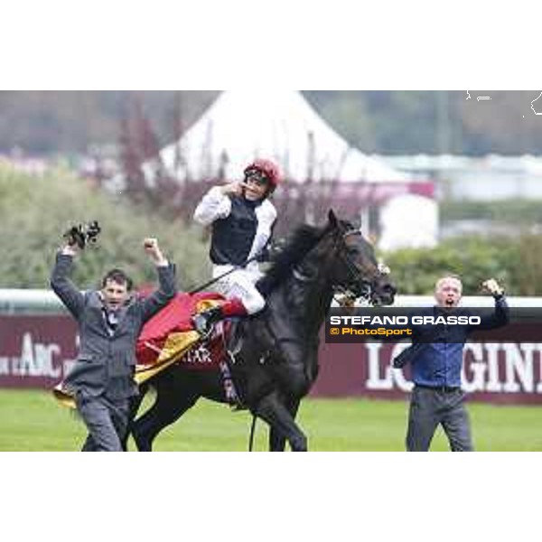 Frankie Dettori and Golden Horn winners of the 94° Qatar Prix de l\'Arc de Triomphe Paris,4th october 2015 ph.Stefano Grasso