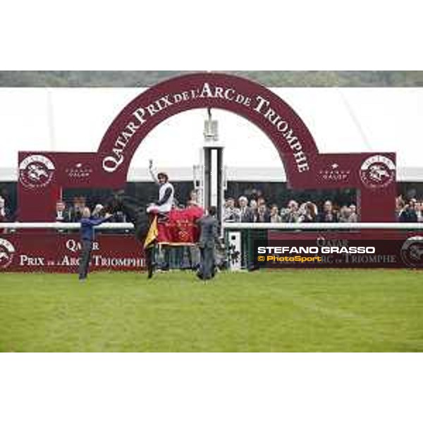 Frankie Dettori and Golden Horn winners of the 94° Qatar Prix de l\'Arc de Triomphe Paris,4th october 2015 ph.Stefano Grasso