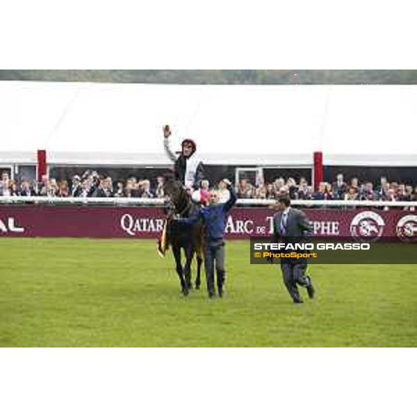 Frankie Dettori and Golden Horn winners of the 94° Qatar Prix de l\'Arc de Triomphe Paris,4th october 2015 ph.Stefano Grasso