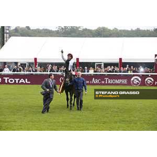 Frankie Dettori and Golden Horn winners of the 94° Qatar Prix de l\'Arc de Triomphe Paris,4th october 2015 ph.Stefano Grasso