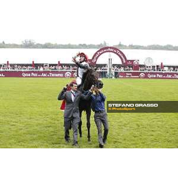 Frankie Dettori and Golden Horn winners of the 94° Qatar Prix de l\'Arc de Triomphe Paris,4th october 2015 ph.Stefano Grasso
