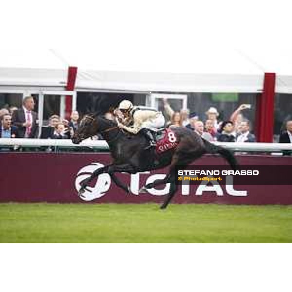 Thierry Thullliez on Mille et Mille wins the QATAR Prix du Cadran Paris,4th october 2015 ph.Stefano Grasso