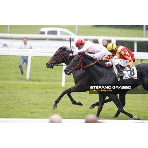 Aragoni and Slowpoke win the Premio Carlo Porta Milano, San Siro racecourse 18 oct.2015 ph.Stefano Grasso