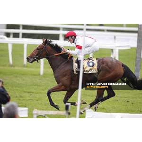 Andrasch Starke and Lovelyin win the Gran Premio del Jockey Club Milano, San Siro racecourse 18 oct.2015 ph.Stefano Grasso