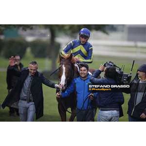 Pasquale Aragoni and Lohit win the Premio Omenoni Milano, San Siro racecourse 18 oct.2015 ph.Stefano Grasso
