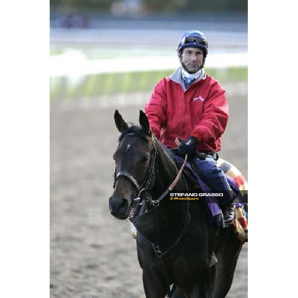 Jerry Bailey comes back on Oujia Board after morning training at Belmont Park New York, 28th october 2005 ph. Stefano Grasso