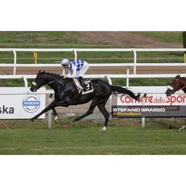 Umberto Rispoli and Kaspersky win the Premio Ribot Mem.Loreto Luciani Roma,Capannelle racecourse 25 october 2015 ph.Stefano Grasso/HippoGroup Roma Capannelle