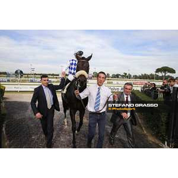 Umberto Rispoli and Kaspersky win the Premio Ribot Mem.Loreto Luciani Roma,Capannelle racecourse 25 october 2015 ph.Stefano Grasso/HippoGroup Roma Capannelle